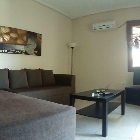 Gougousis Apartments Kaloyiros Bagian luar foto