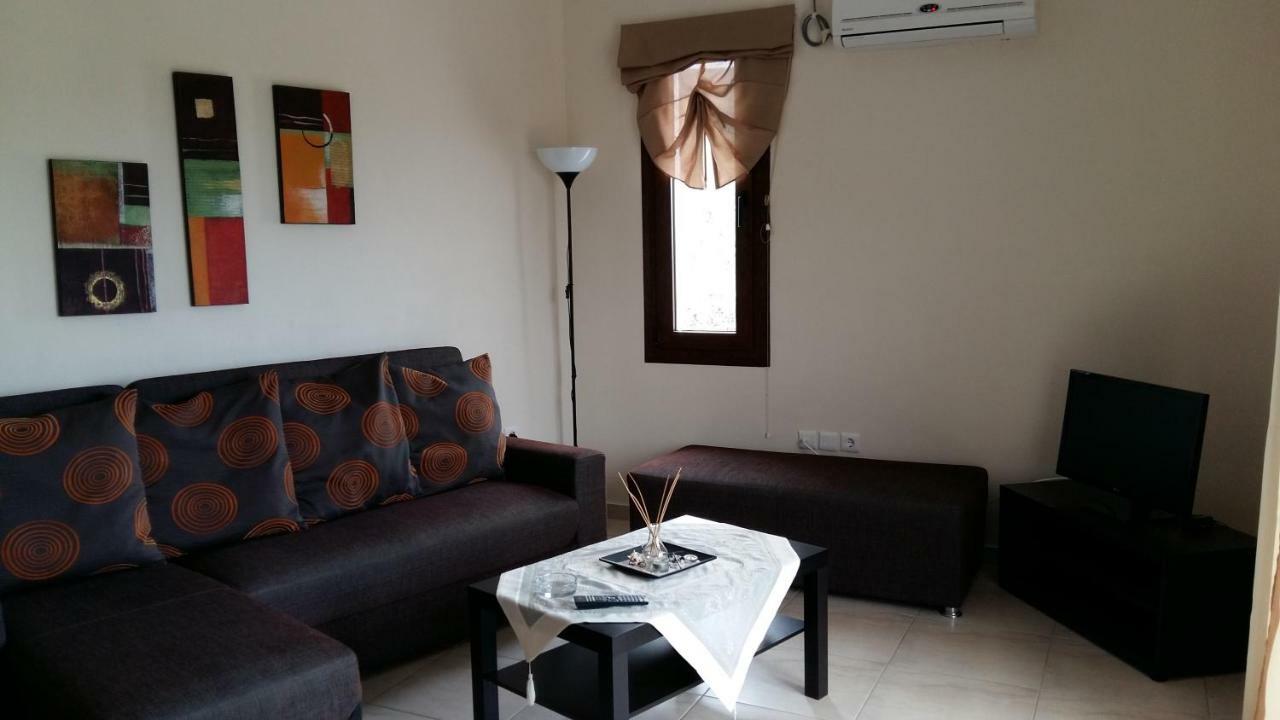Gougousis Apartments Kaloyiros Bagian luar foto