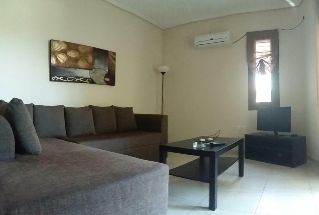 Gougousis Apartments Kaloyiros Bagian luar foto